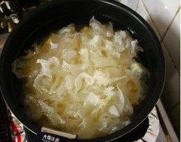 甜甜蜜蜜——桂花银耳番薯羹的做法