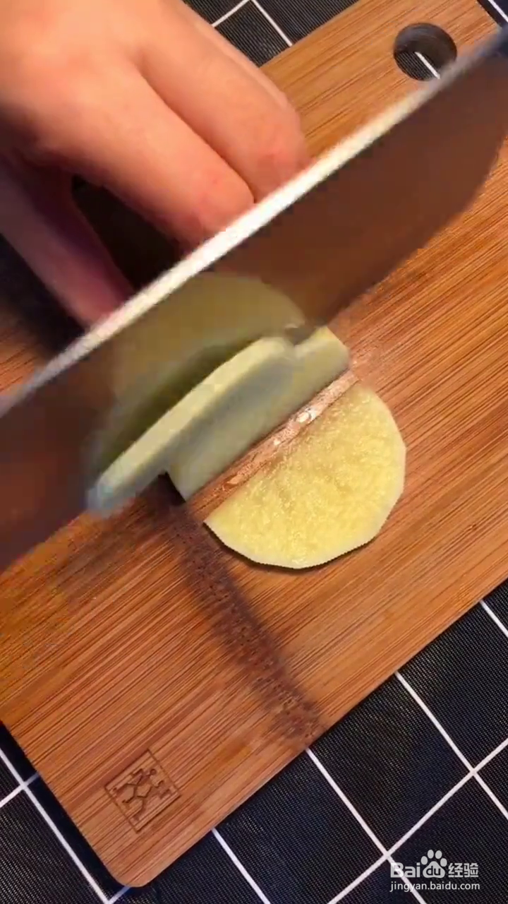 如何制作好吃的火腿土豆片？