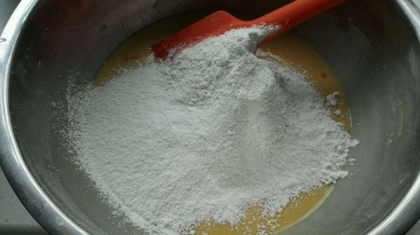 蜂蜜酸奶戚风蛋糕