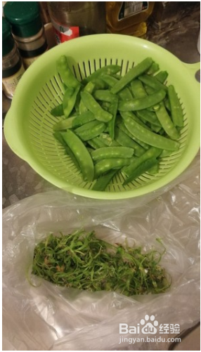 荷兰豆炒香肠的做法