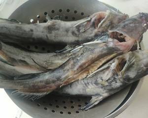 炖牛尾巴鱼的做法