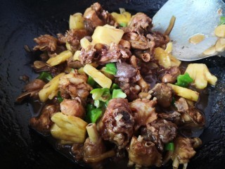 菠萝炒鸡的做法