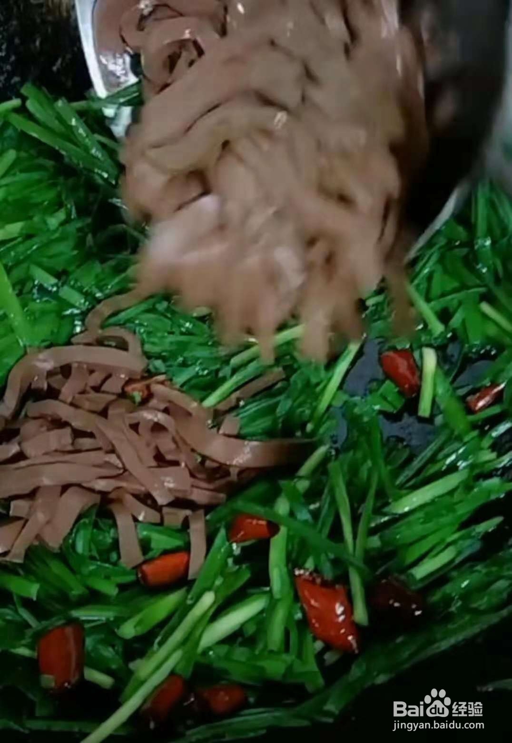 韭菜炒鸭血家庭做法