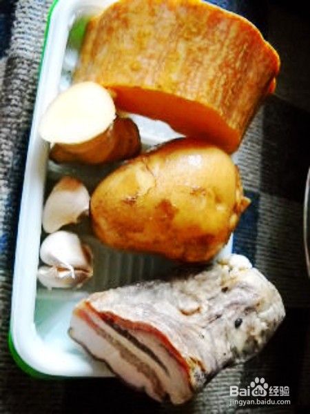剁椒腊肉蒸南瓜的做法