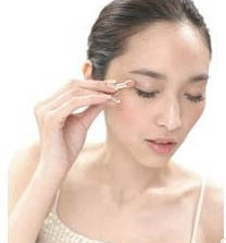 从来没有化过妆的人来请教如何化妆