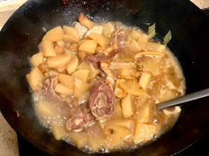 腊鸭腿炖萝卜省着吃的做法