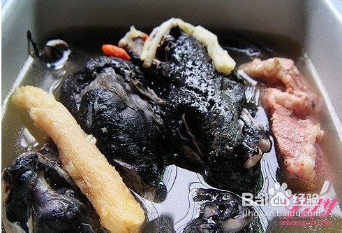 营养美味的DIY补血乌鸡汤