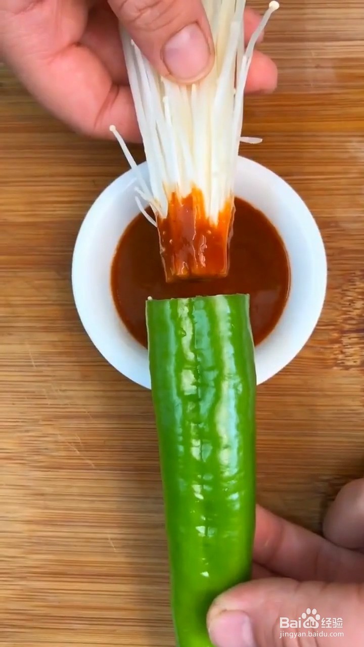 如何自制美味好吃的家常版辣椒金针菇