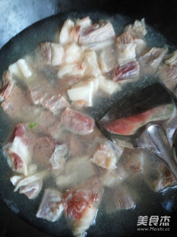 酸汤牛腩的做法