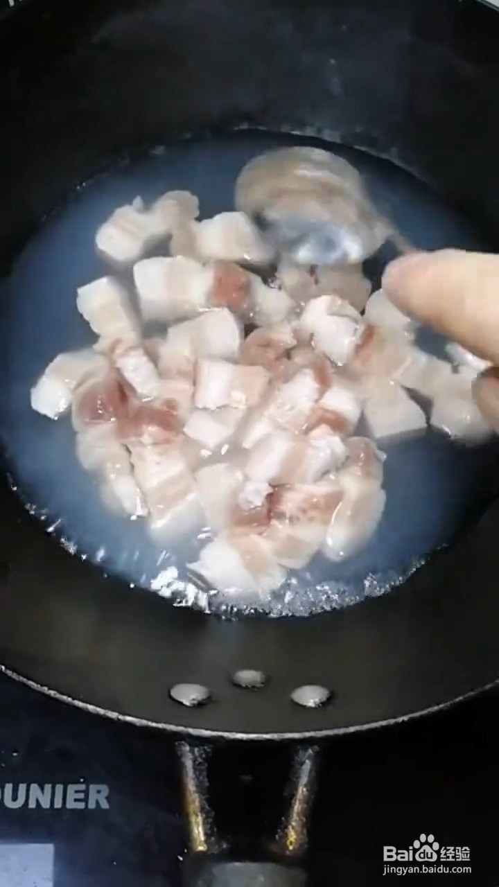 超级无敌好吃的土豆干炒五花肉要怎样做