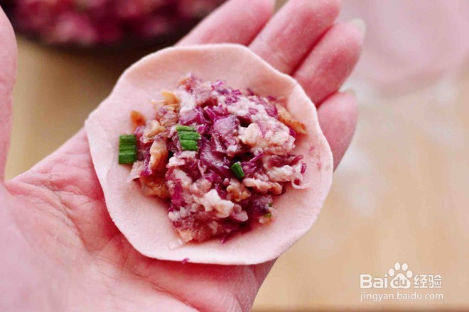 红椰菜扇贝饺子的做法