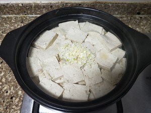 娃娃菜豆腐煲的做法