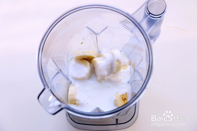 如何制作清晨茶品牛油果香蕉奶昔