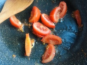 牛油果炒鸡蛋的做法