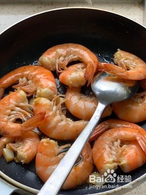 养生食补蒜蓉蚝油西兰花木耳和虾的做法