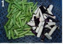 豆角茄子鸡肉脆肠焖面