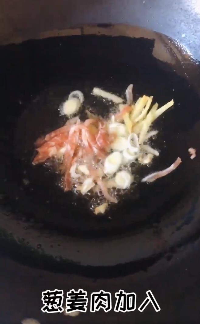 如何制作香味四溢的小炒黄豆芽？