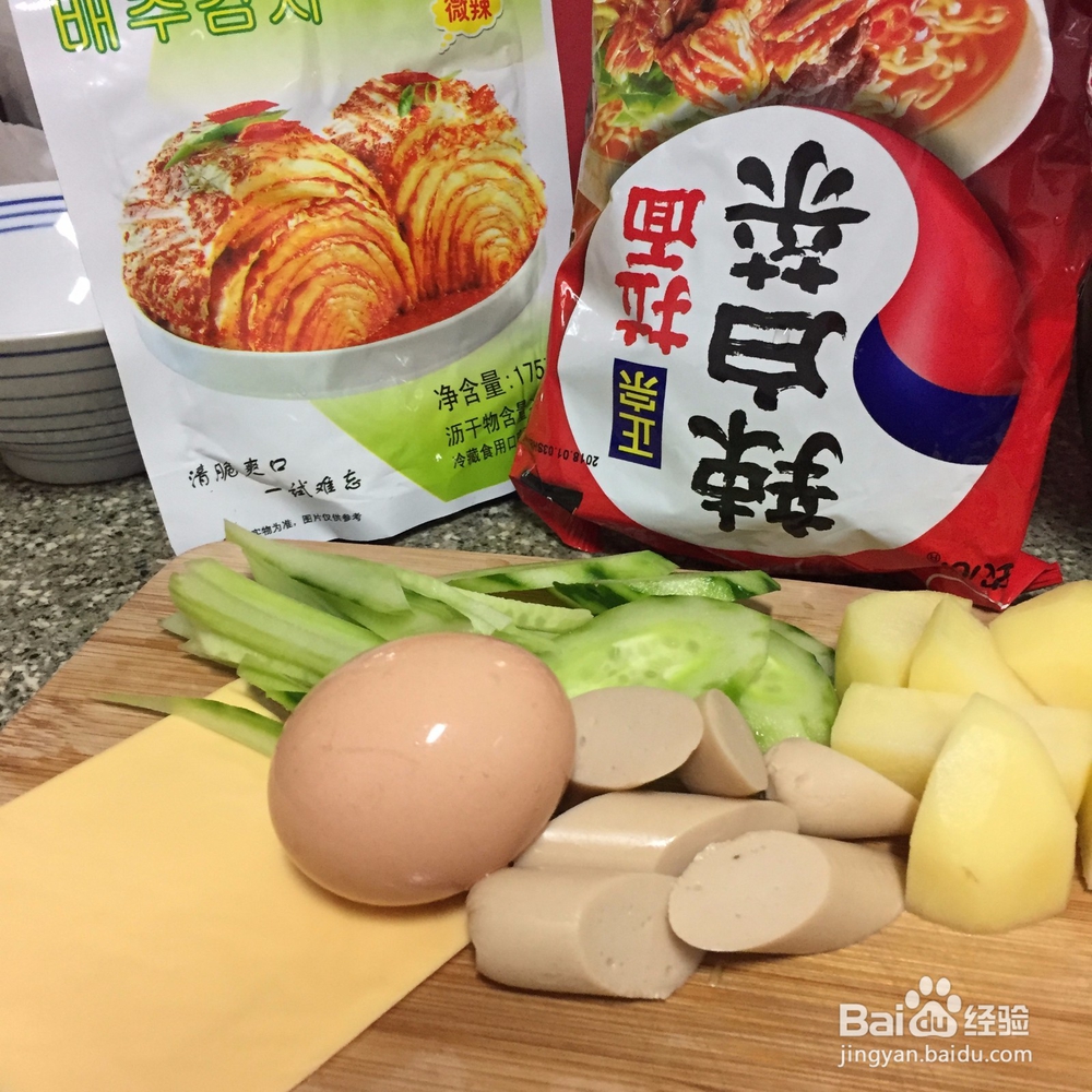 <b>韩式牛奶泡菜辛拉面的做法</b>
