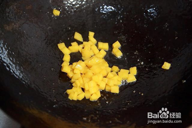 香芒松子鱼米盏让人耳目一新