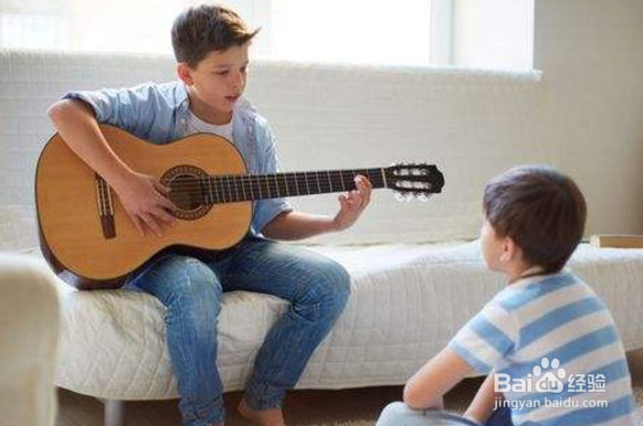 弹吉他怎么自学