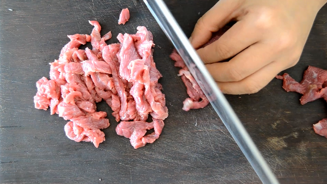 教你做脆嫩香辣的香芹牛柳，味道美极了