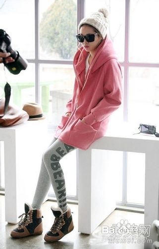 微胖女孩穿衣搭配 个性卫衣潮搭显瘦