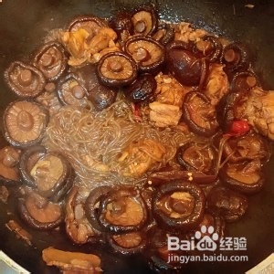 简单易做,香味四溢的小鸡炖蘑菇