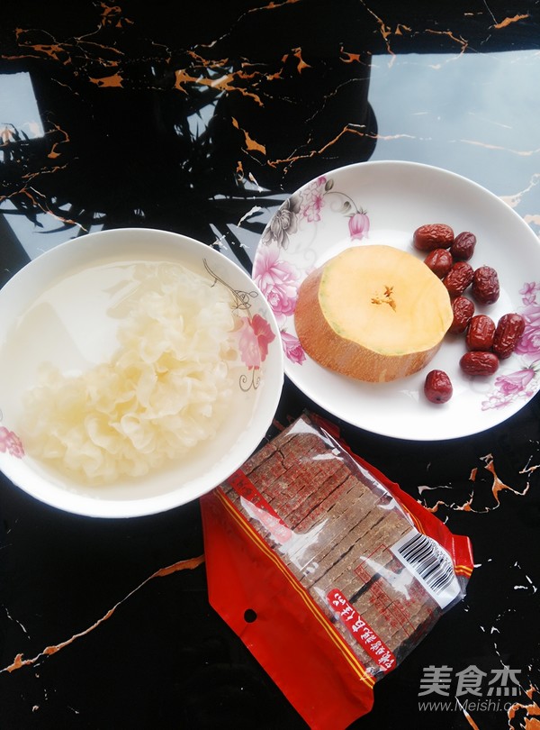 南瓜红枣银耳羹