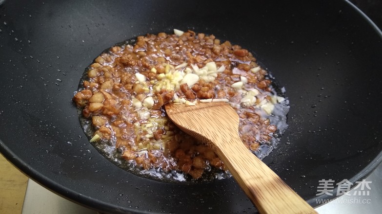 茄子肉丁手擀面