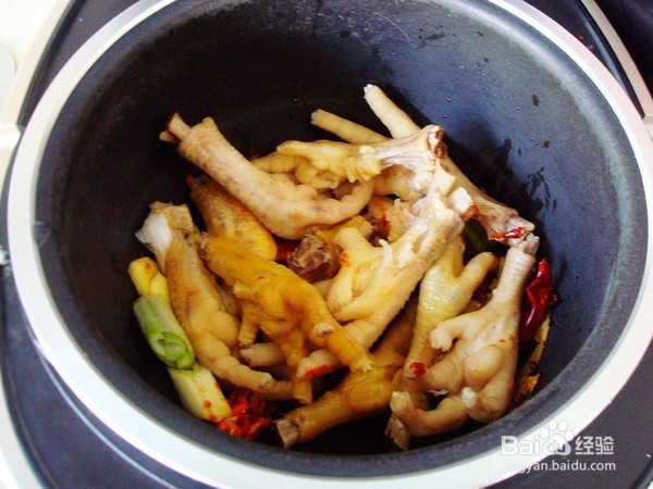 电饭煲焖鸡爪的做法