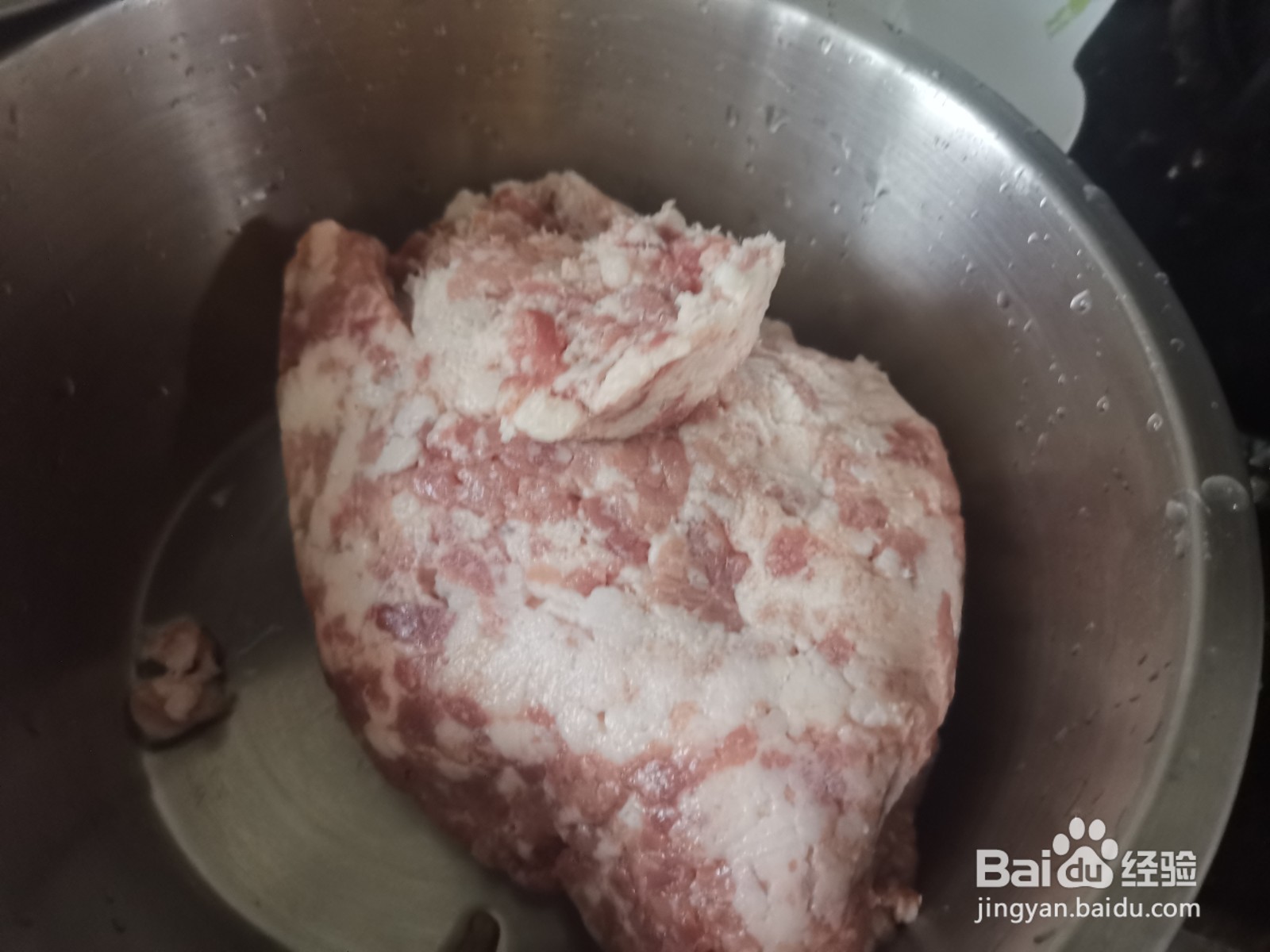 柠檬味香菜猪肉馅料的调制