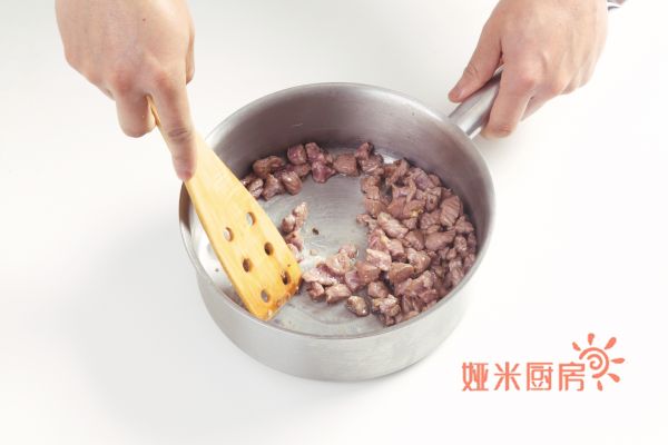剁椒蒜台炒牛肉
