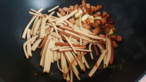 蒜辣肉酱蛋瓜条