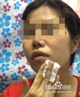 怎么用化妆棉抹化妆水爽肤水柔肤水