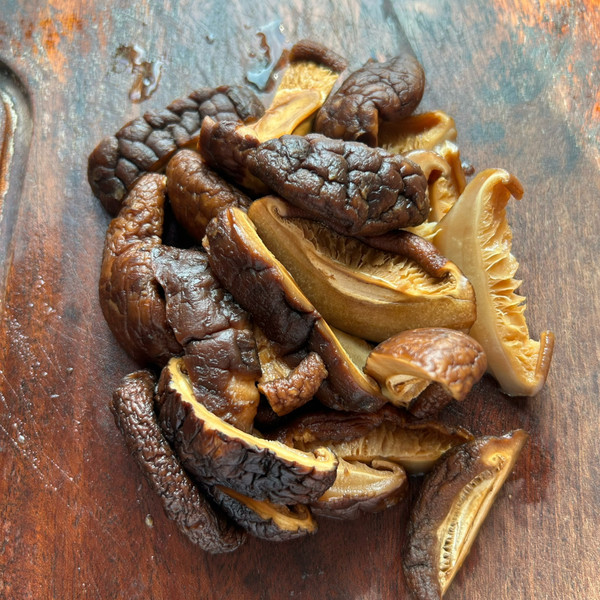 阿胶墨鱼土鸡汤