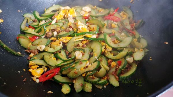 蒜辣肉酱黄瓜蛋