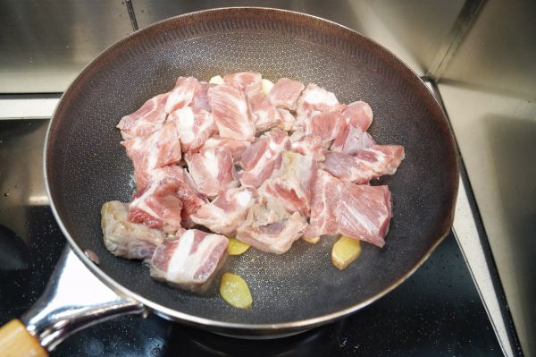 黄瓜杨梅糖醋排骨