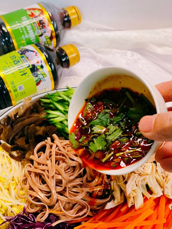 低脂低卡五彩鸡丝凉面