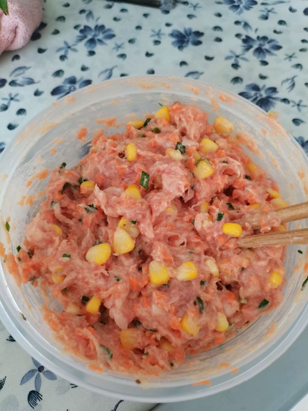 胡萝卜玉米猪肉馅饺子
