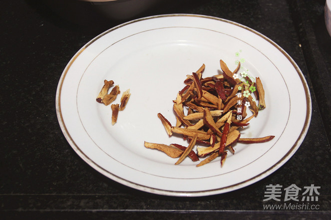 腊肠排骨红枣粗粮焖饭