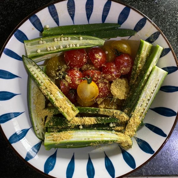 青花椒盐风味三文鱼蔬菜沙拉空气炸