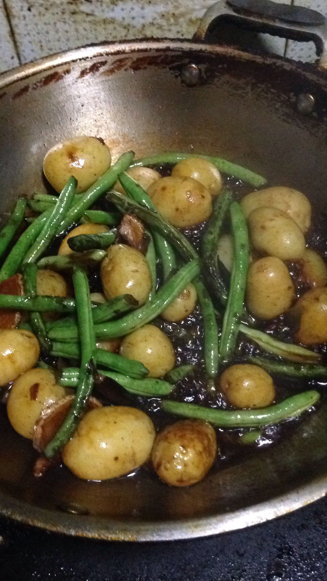 教你做酱香小土豆，让你越吃越想吃，根本停不下来