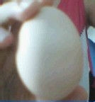 如何挑选新鲜鸡蛋。