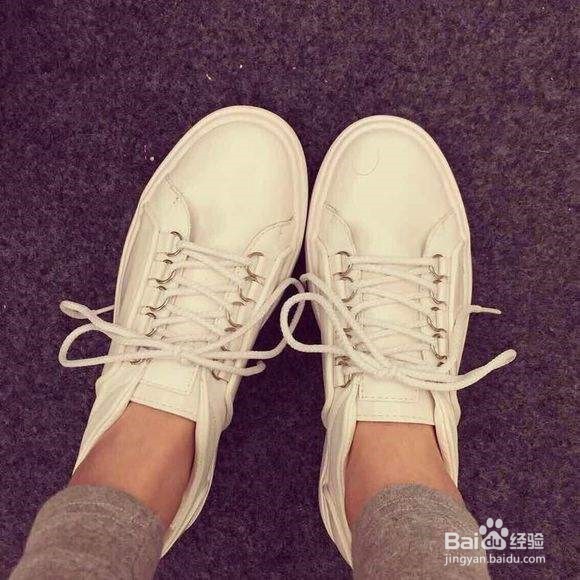 如何清理小白鞋？