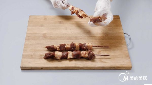 红柳枝烤羊肉串