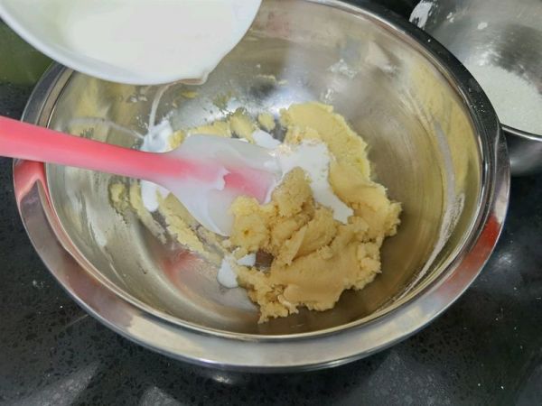 爱心白巧克力夹心慕斯蛋糕