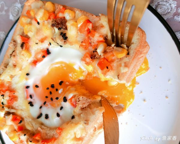 金枪鱼溏心蛋三明治