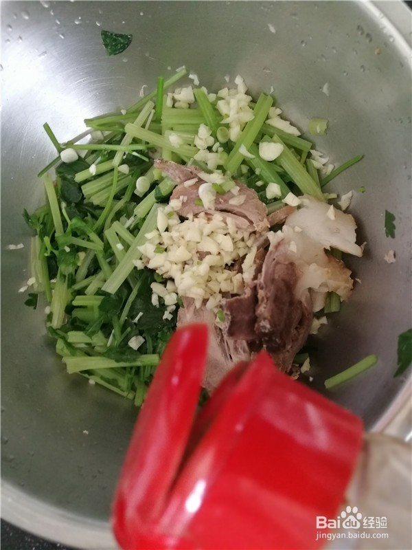 猪腿肉拌芹菜段