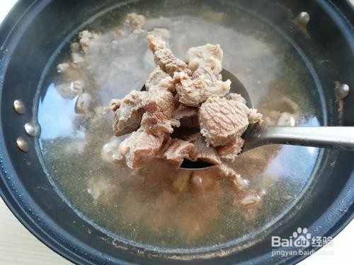 苦瓜炒牛肉的家常做法，传统又经典的菜式