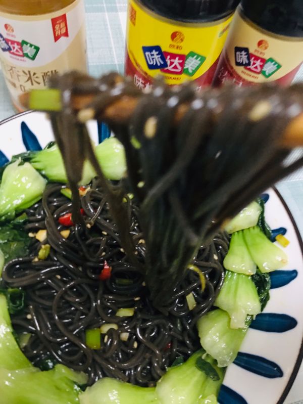 凉拌酸辣蕨根粉条